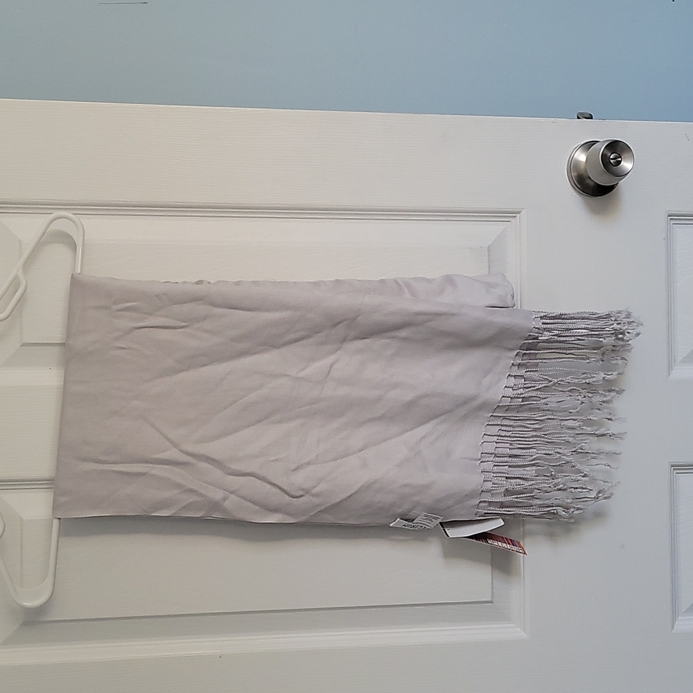 Gray/Silver Spectrum Scarf